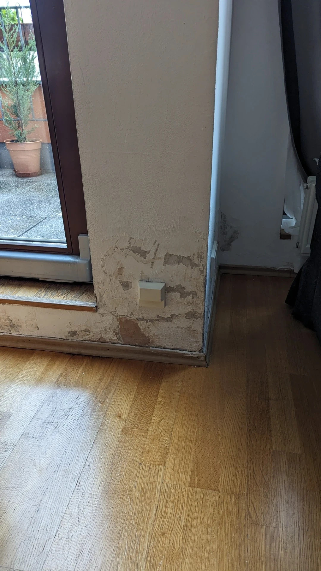 Pronikání vlhkosti přes špatně provedenou izolaci terasy